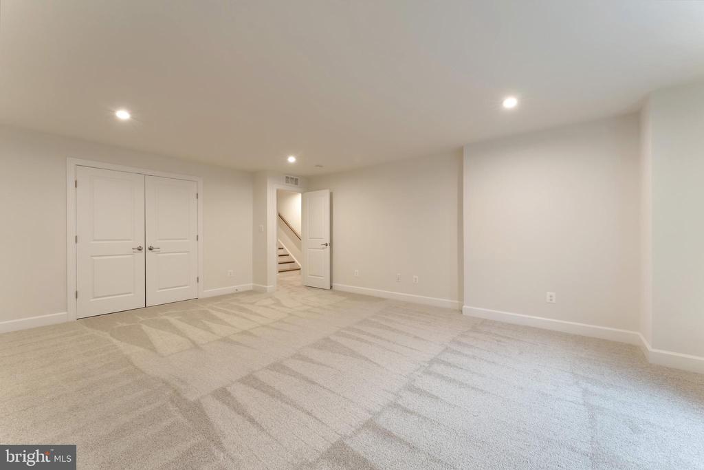 43044 GREELEY SQUARE