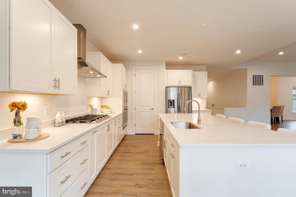 43044 GREELEY SQUARE