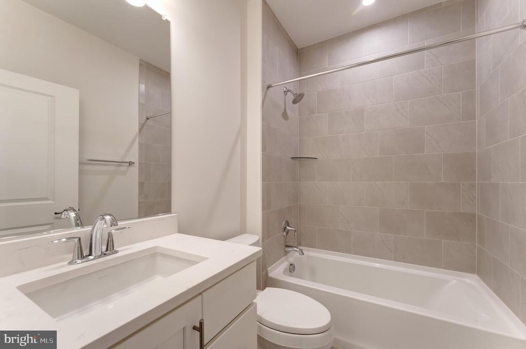 43044 GREELEY SQUARE