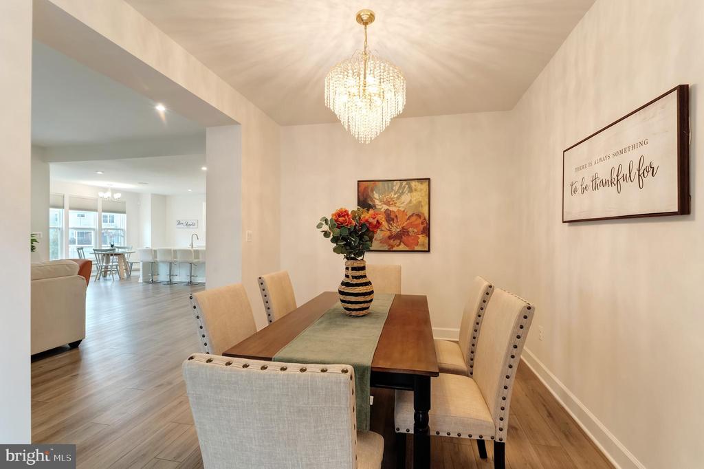 43044 GREELEY SQUARE