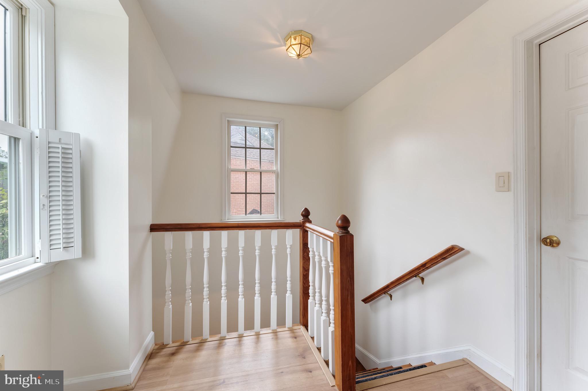 3 MEADOWBROOK COURT S