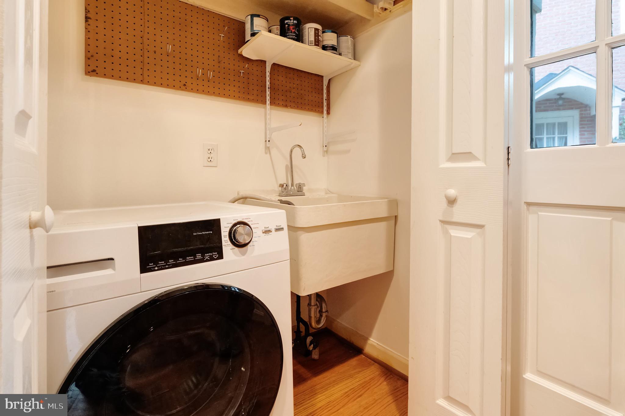 3 MEADOWBROOK COURT S