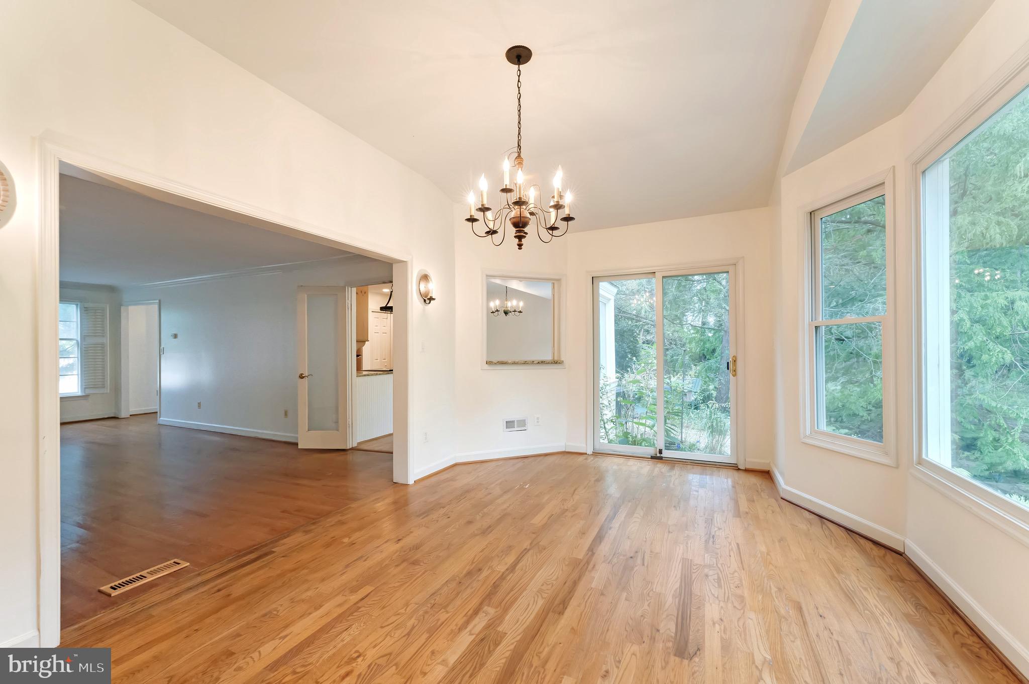 3 MEADOWBROOK COURT S