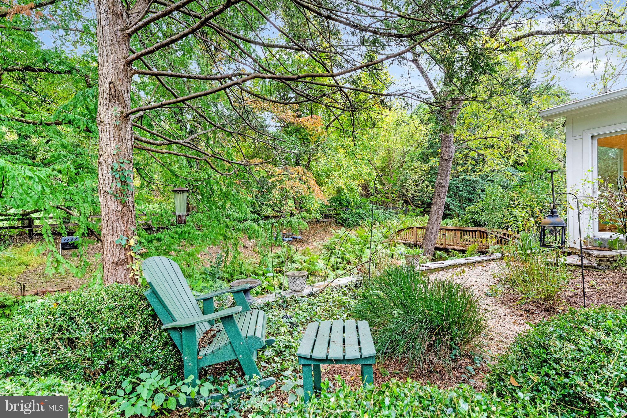 3 MEADOWBROOK COURT S