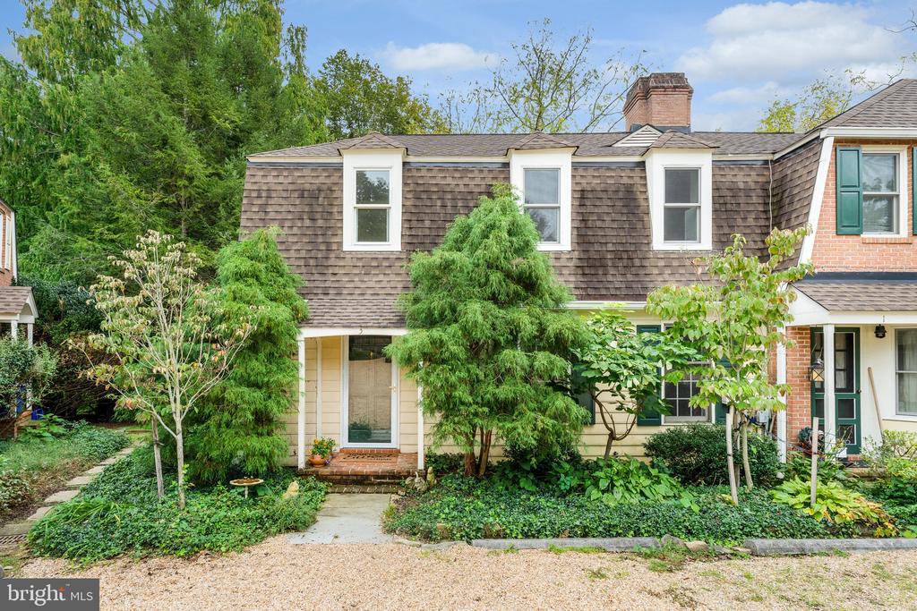3 MEADOWBROOK COURT S
