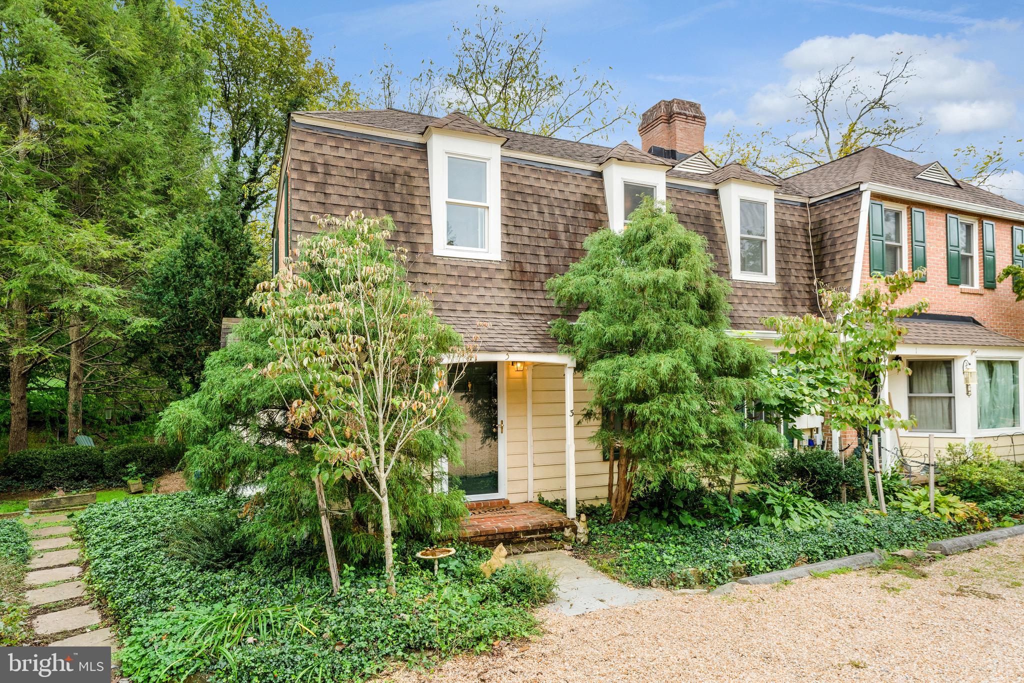 3 MEADOWBROOK COURT S