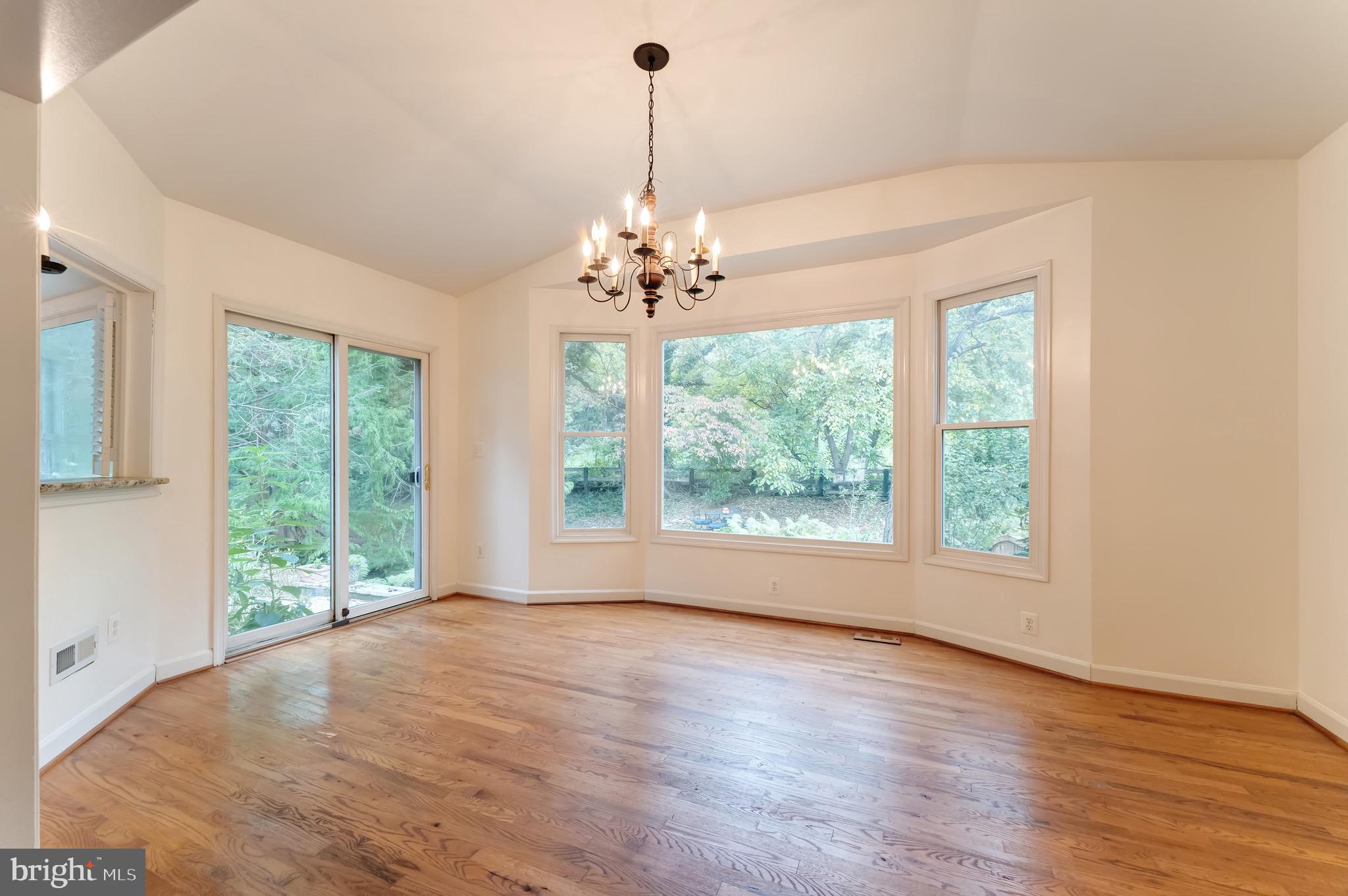 3 MEADOWBROOK COURT S