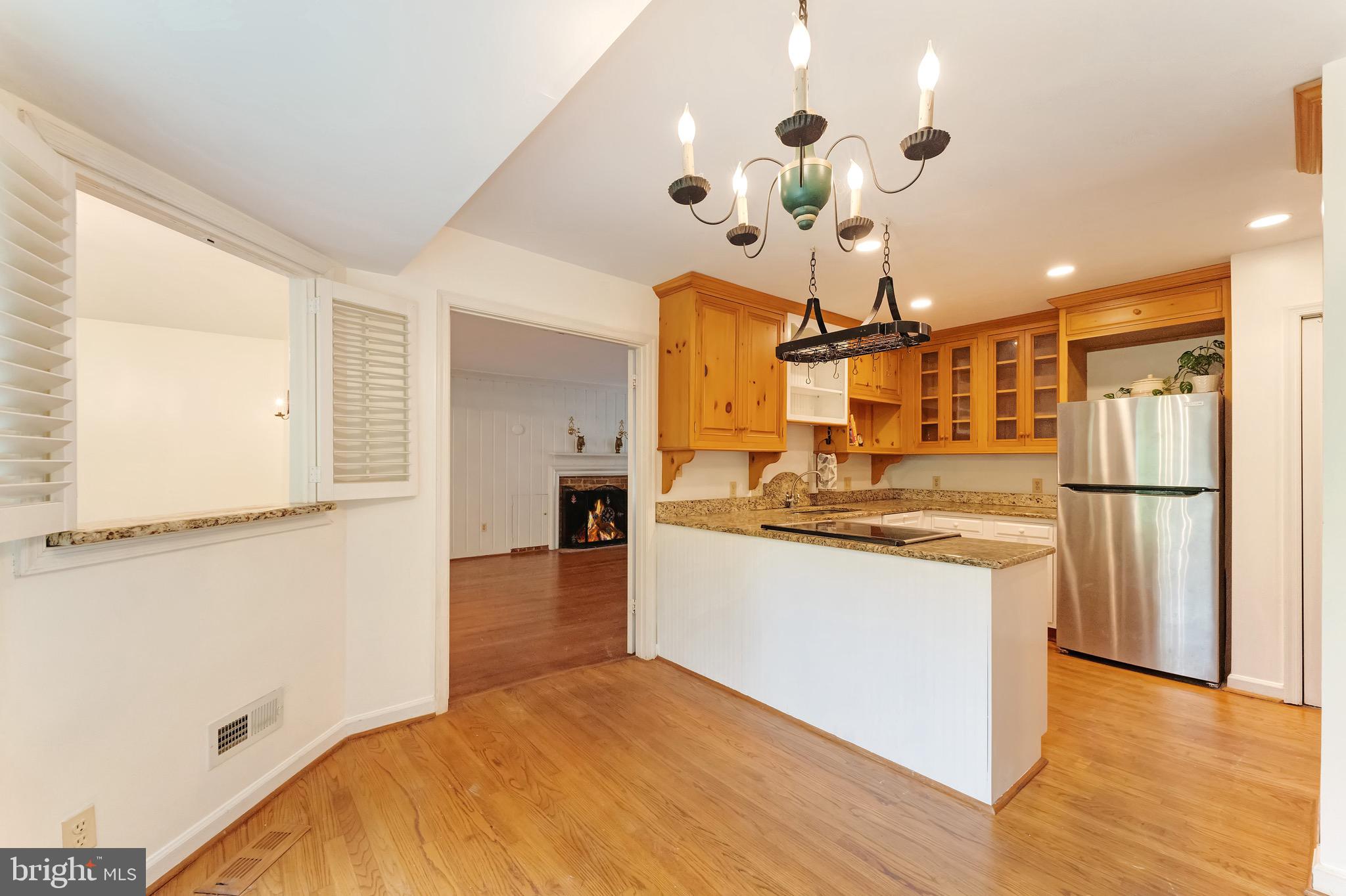 3 MEADOWBROOK COURT S