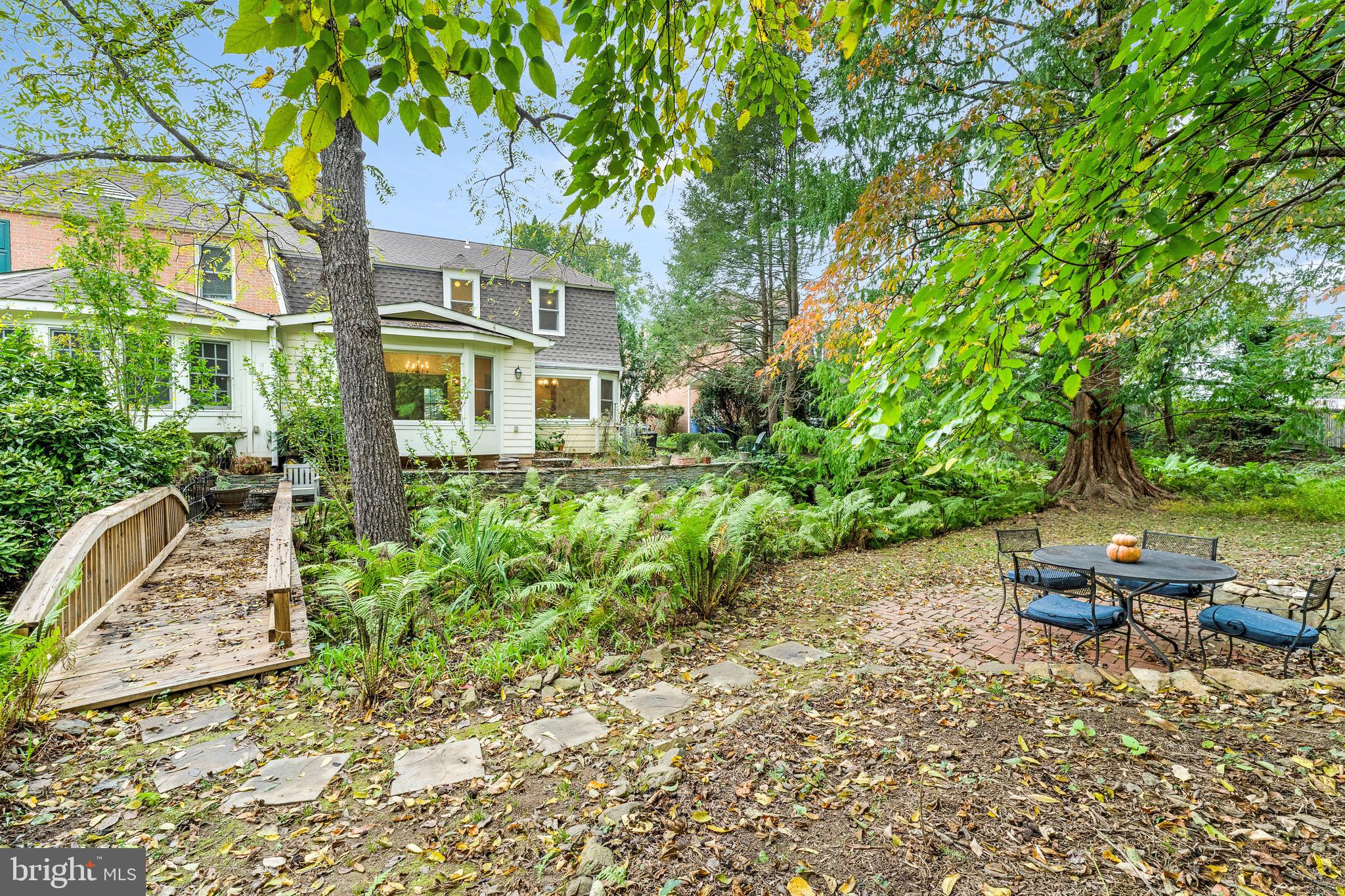 3 MEADOWBROOK COURT S