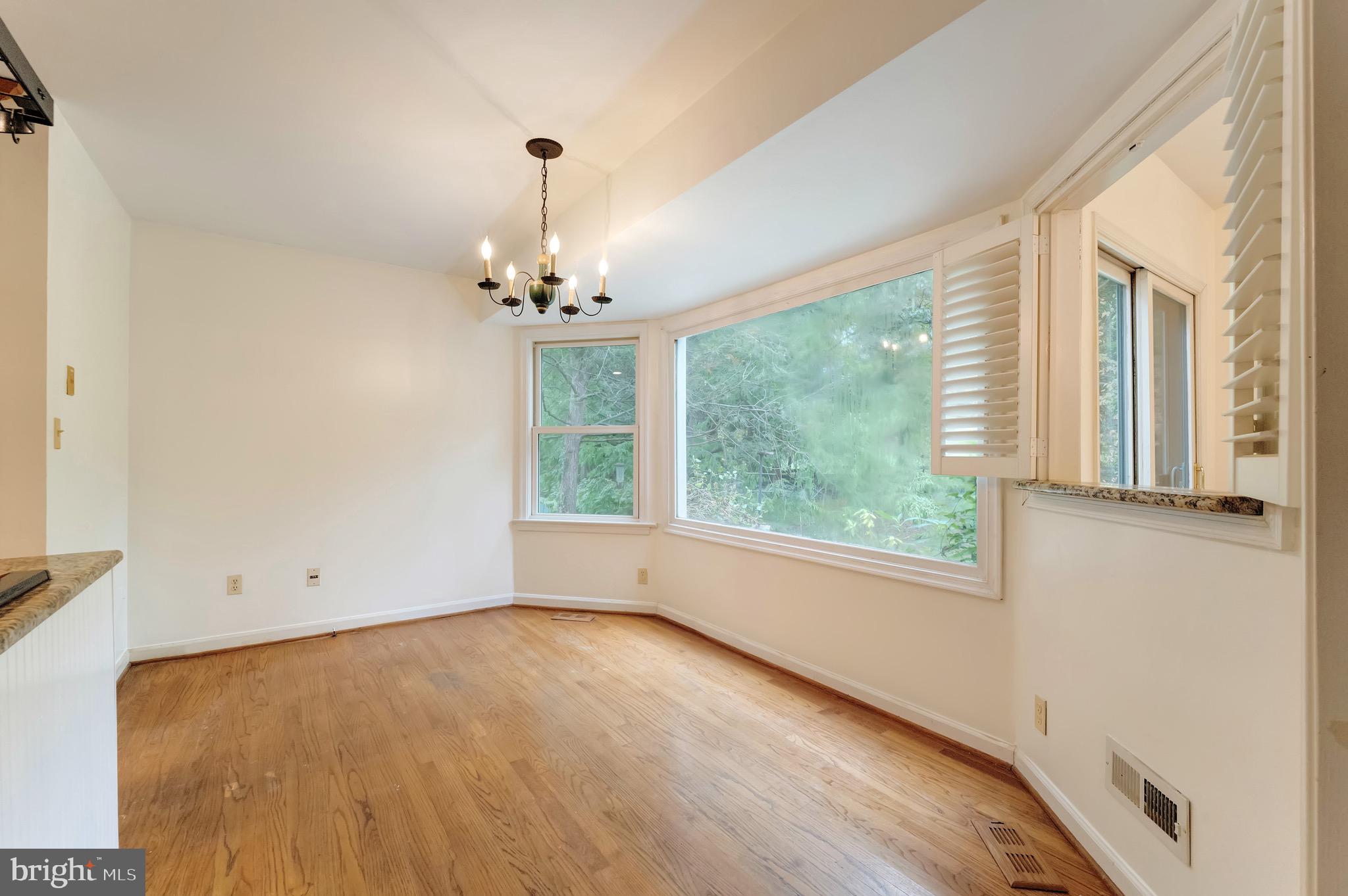 3 MEADOWBROOK COURT S