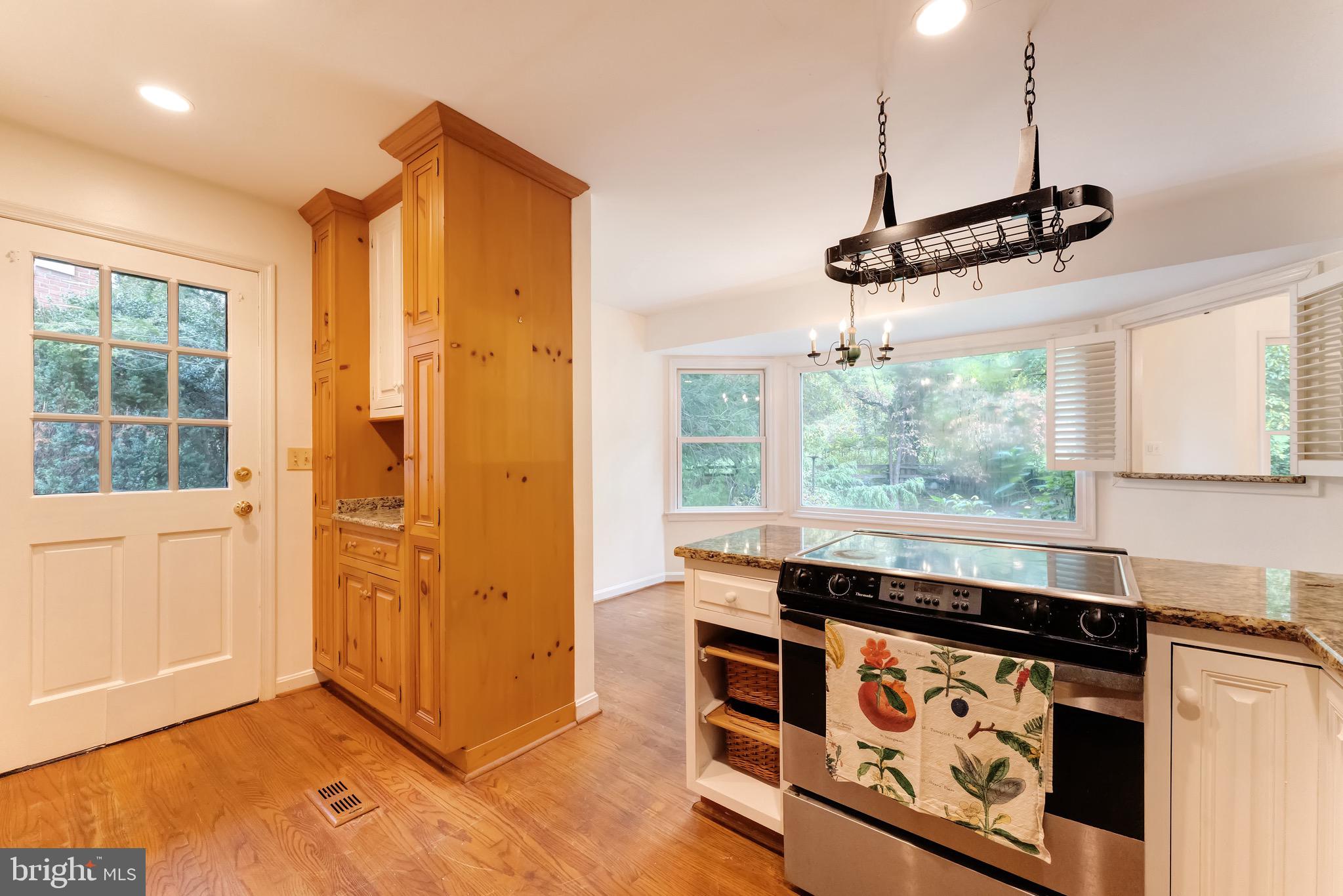 3 MEADOWBROOK COURT S