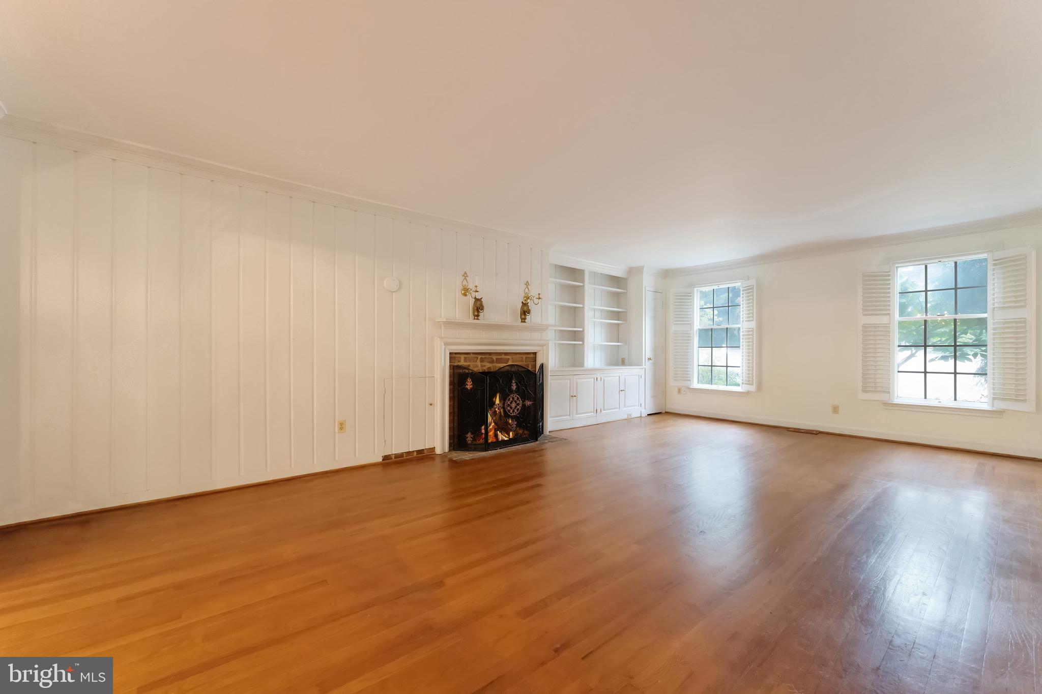 3 MEADOWBROOK COURT S