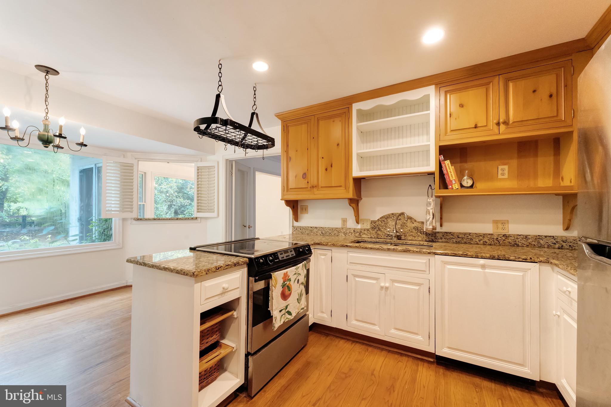 3 MEADOWBROOK COURT S