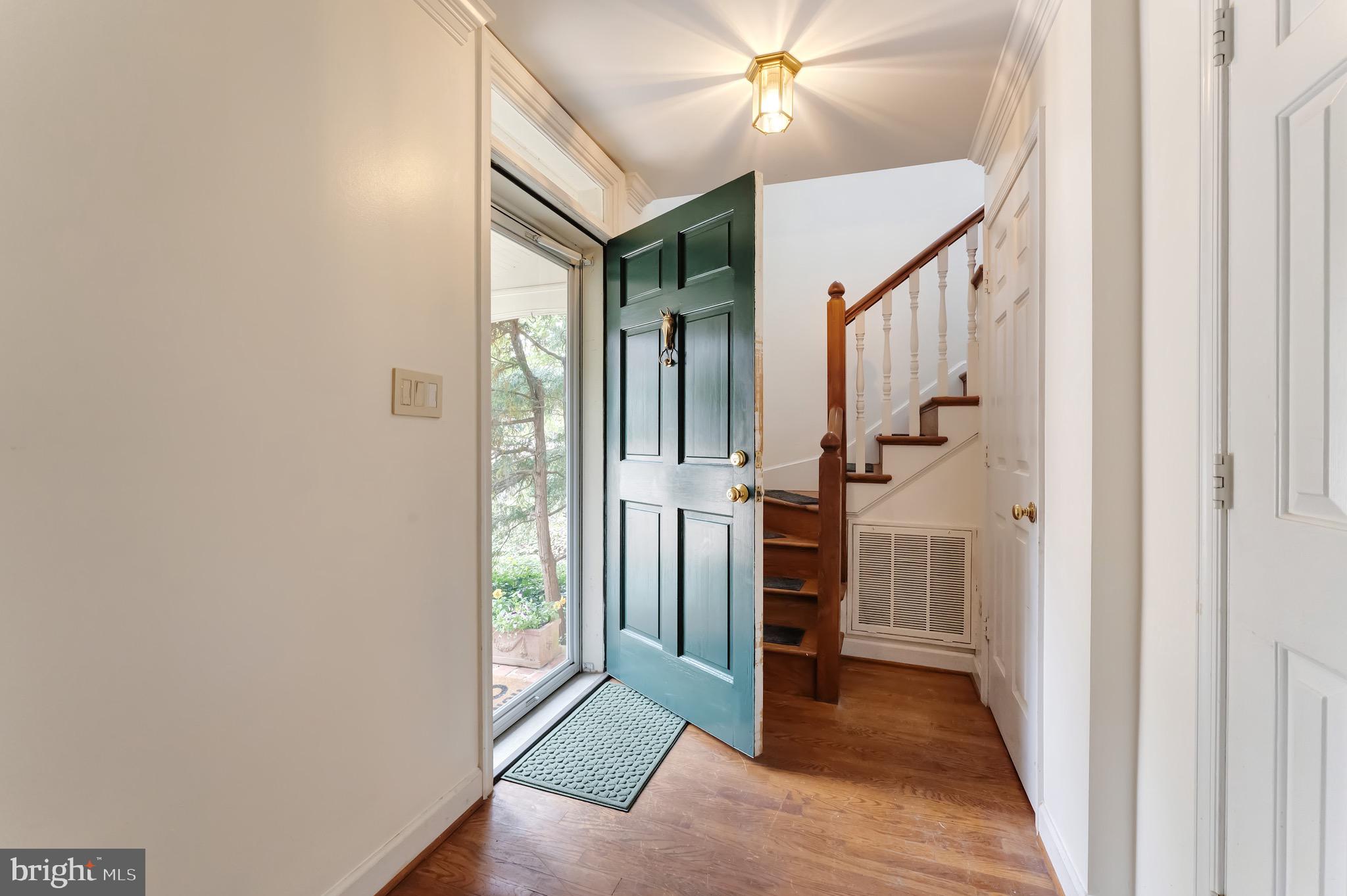 3 MEADOWBROOK COURT S