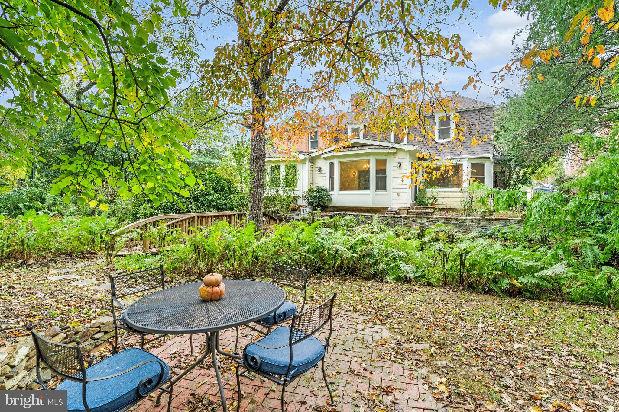 3 MEADOWBROOK COURT S