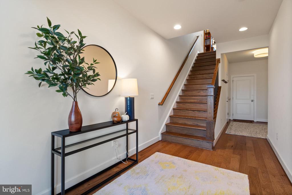 20287 SAVIN HILL DRIVE