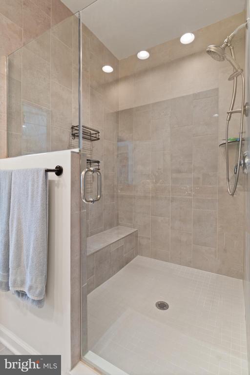 20287 SAVIN HILL DRIVE