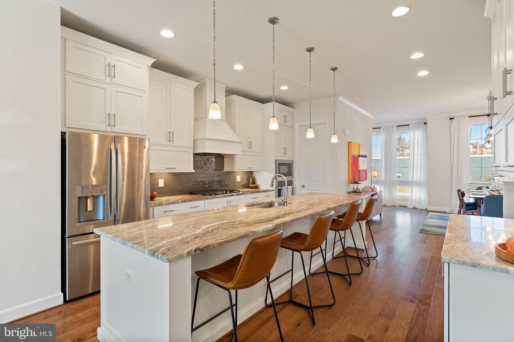 20287 SAVIN HILL DRIVE