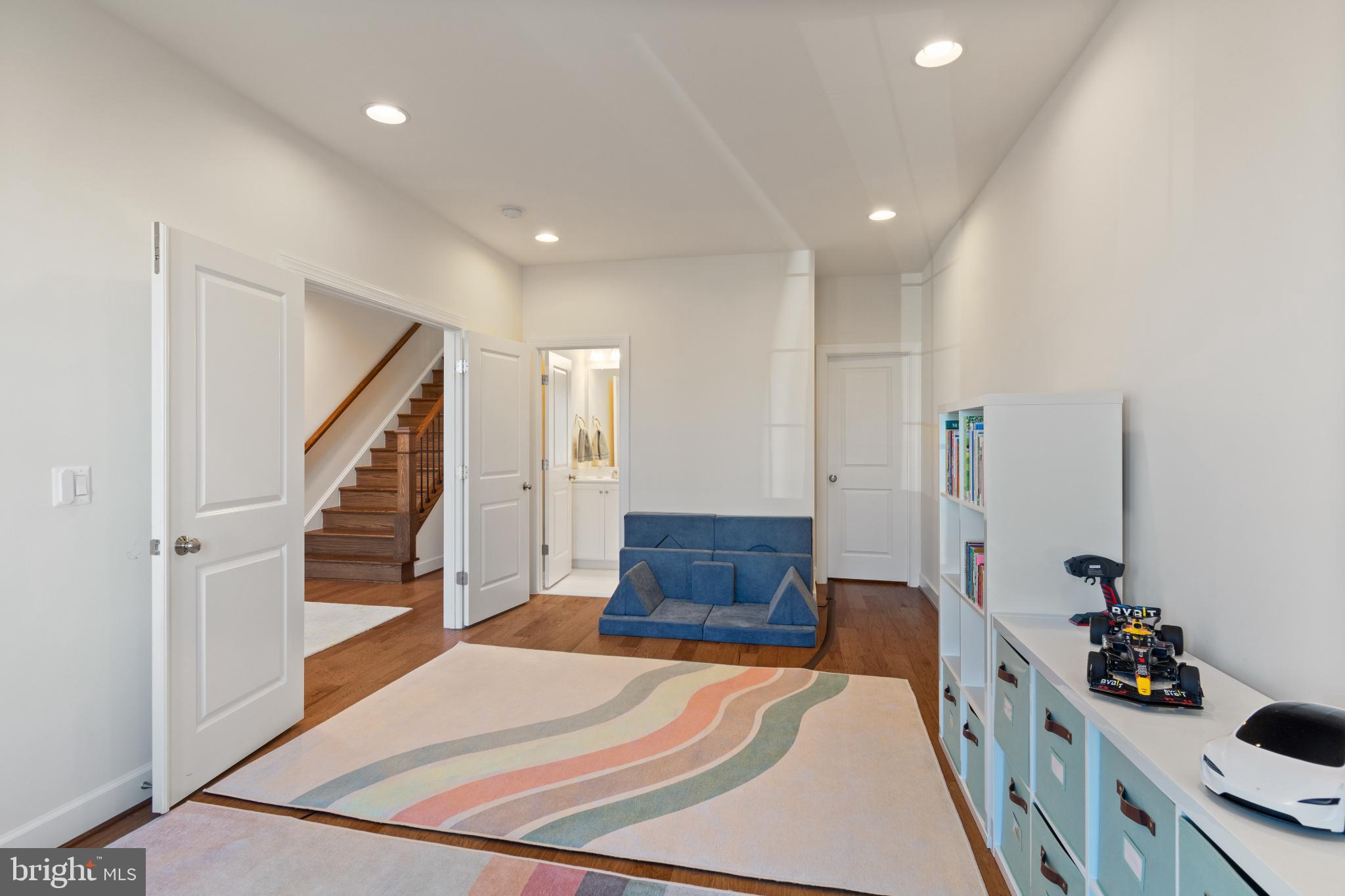 20287 SAVIN HILL DRIVE