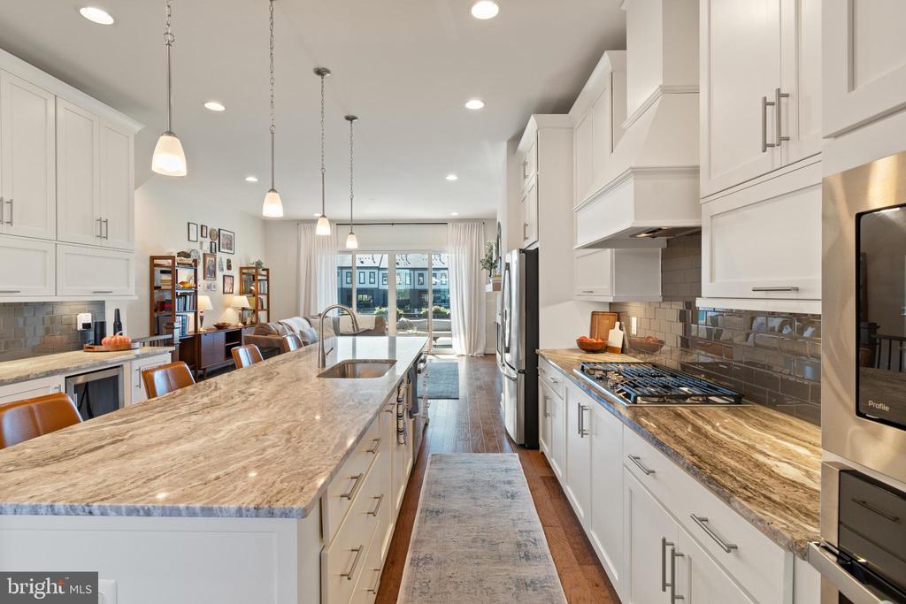20287 SAVIN HILL DRIVE
