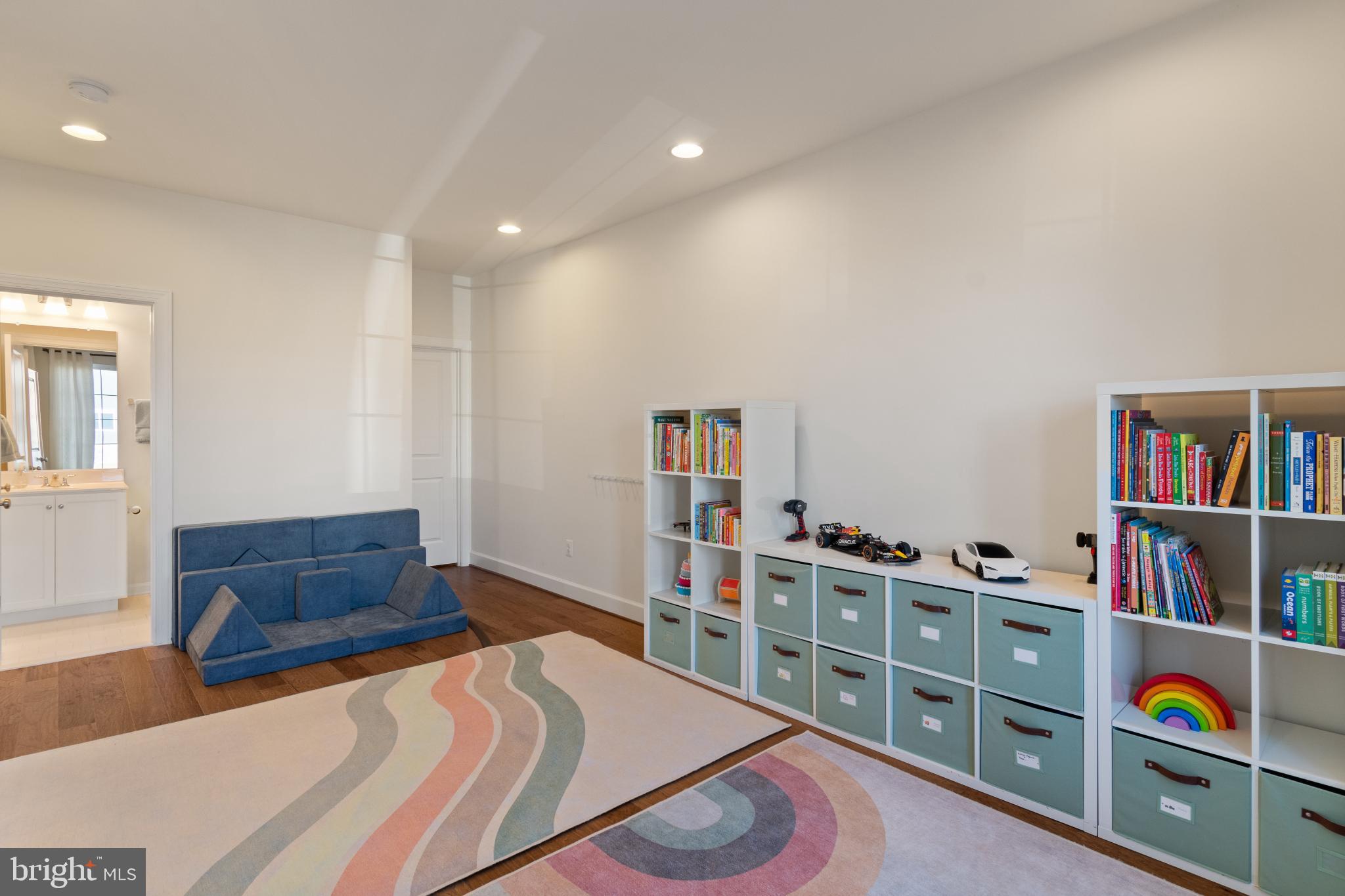 20287 SAVIN HILL DRIVE