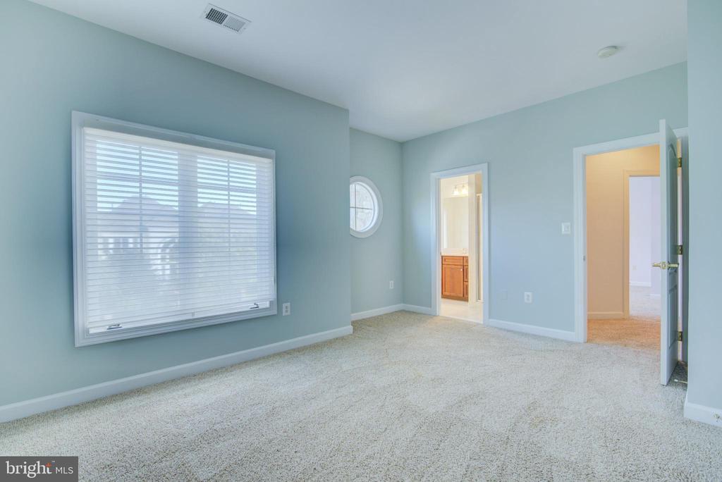 18383 EAGLE POINT SQUARE