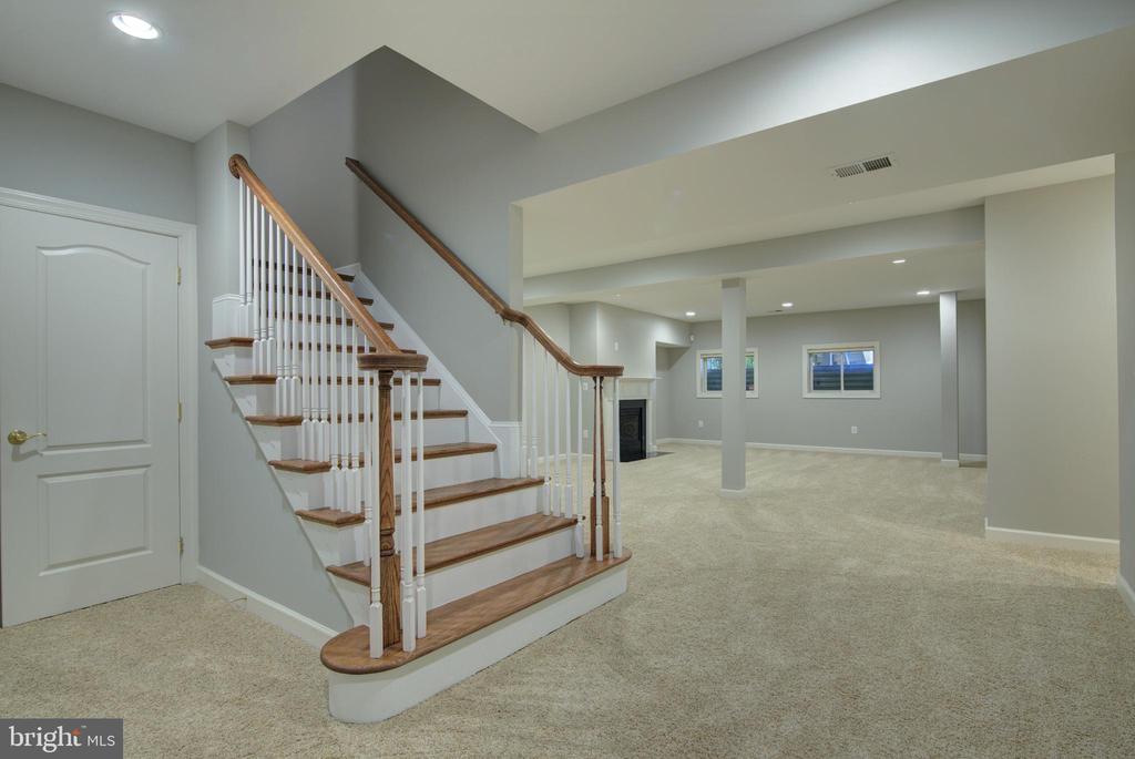 18383 EAGLE POINT SQUARE