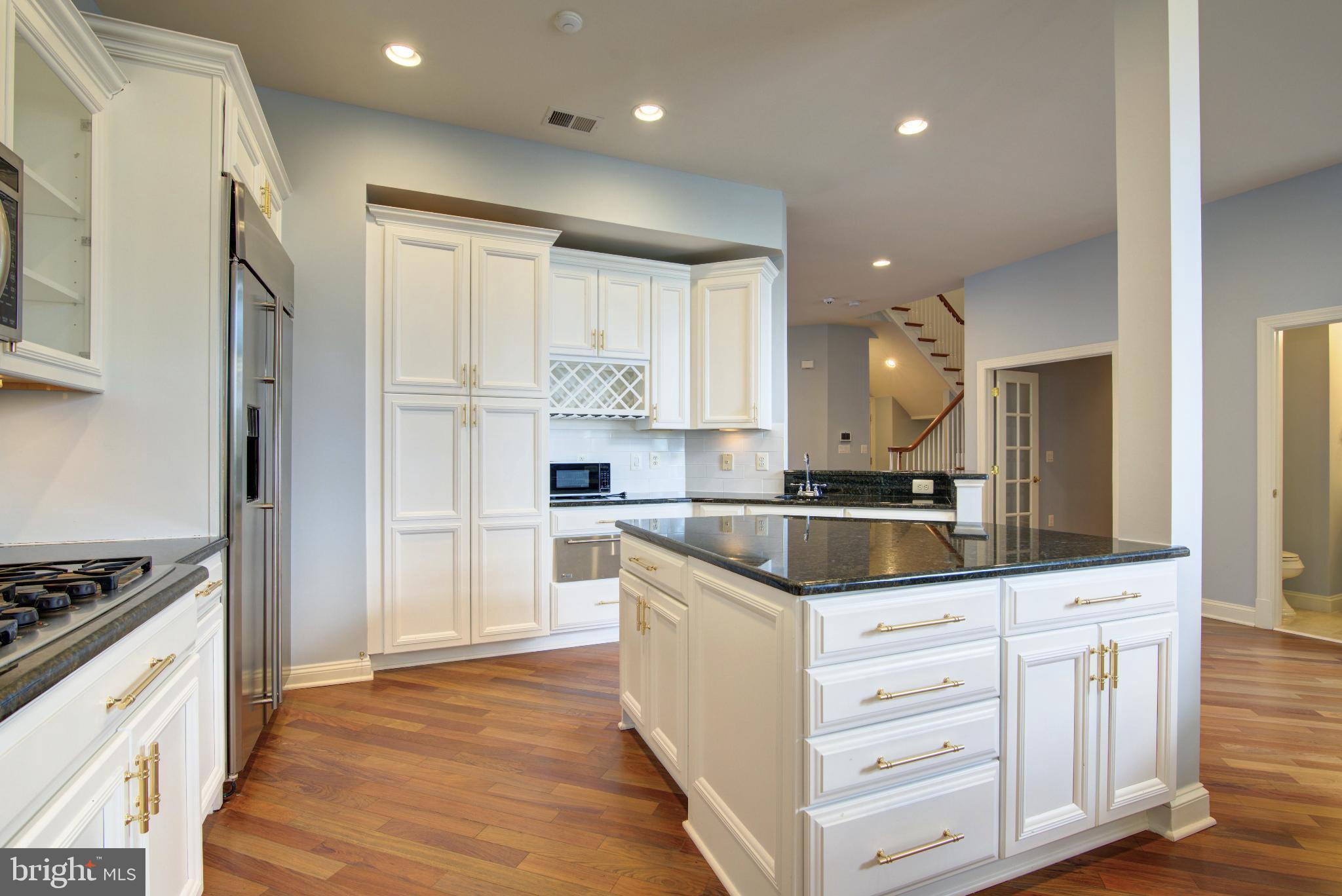 18383 EAGLE POINT SQUARE