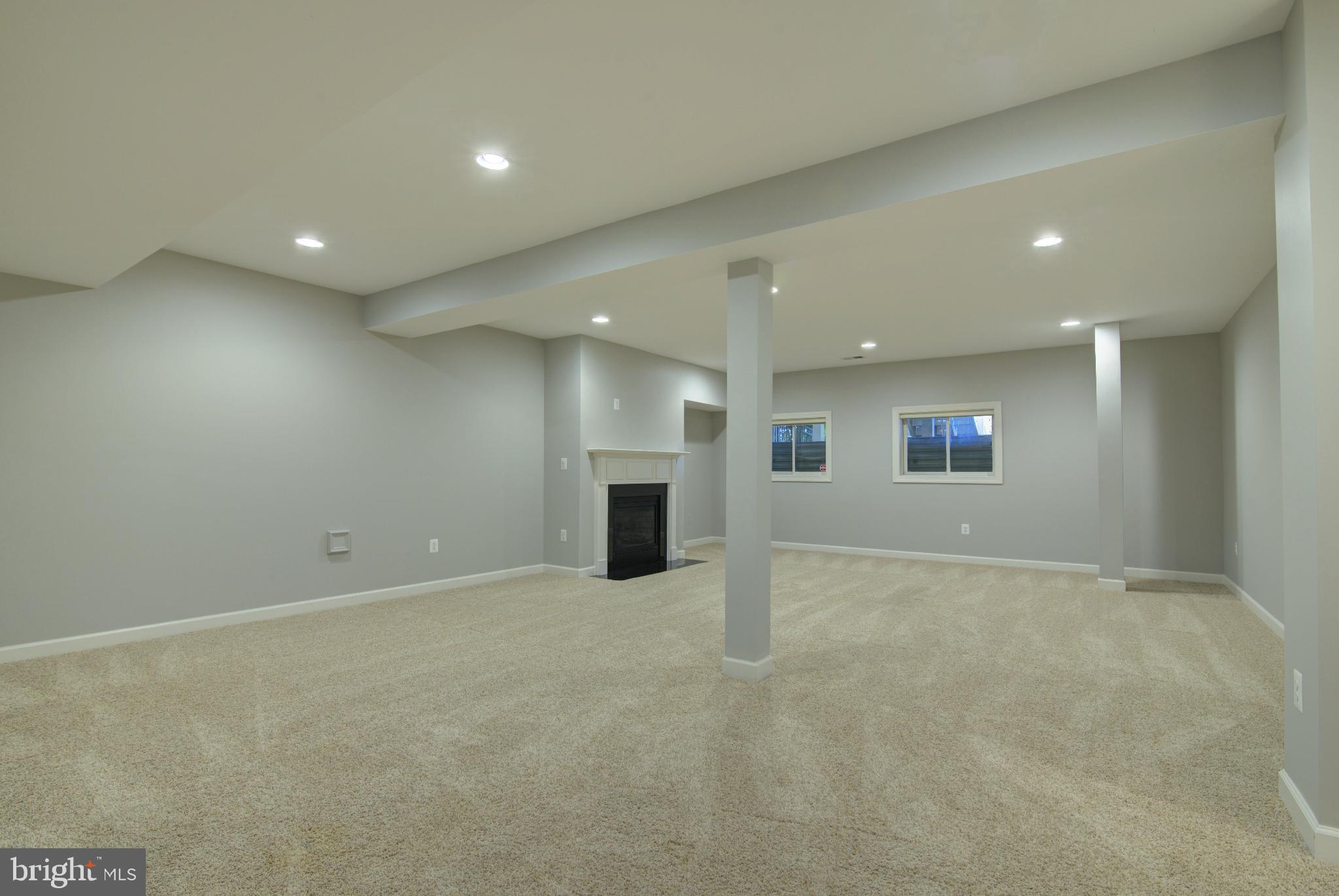 18383 EAGLE POINT SQUARE