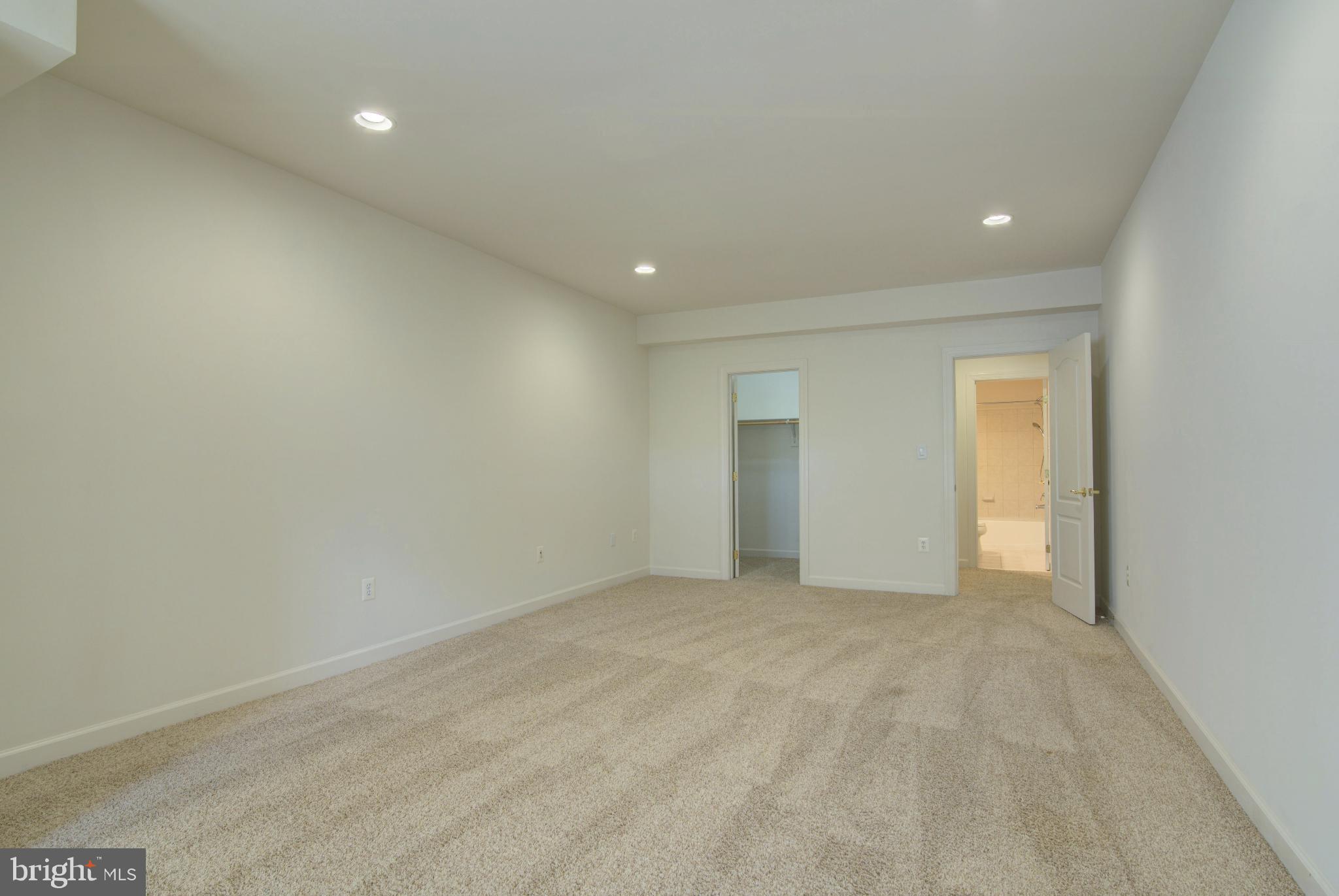 18383 EAGLE POINT SQUARE