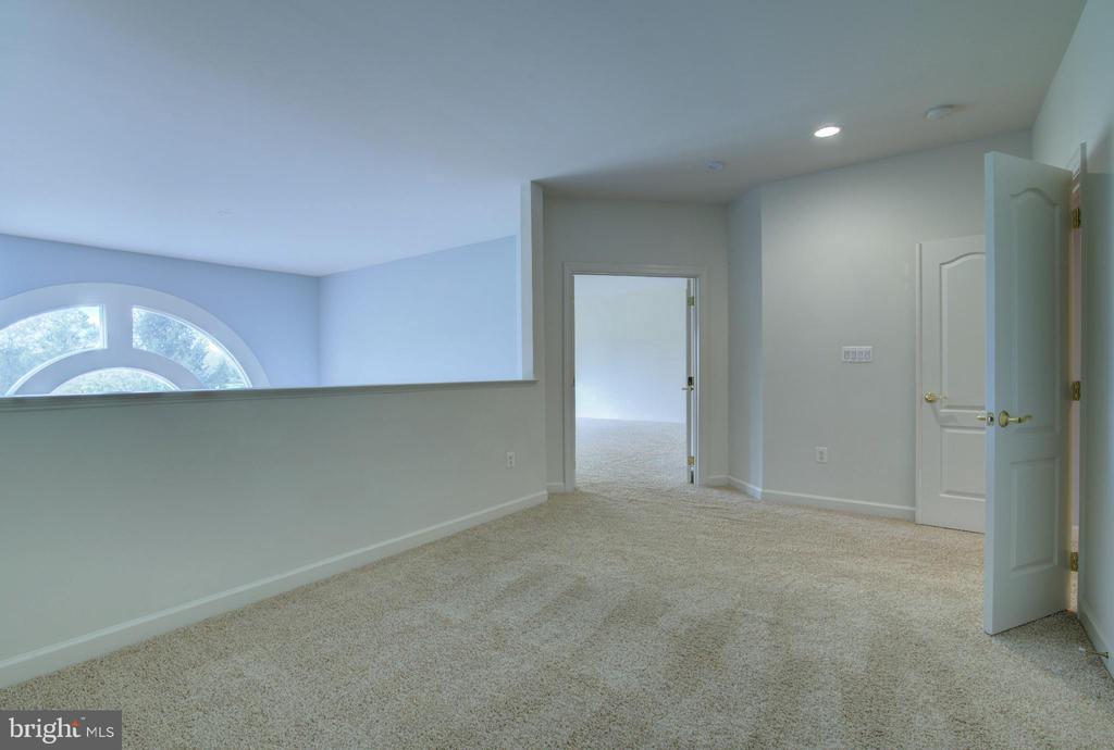 18383 EAGLE POINT SQUARE
