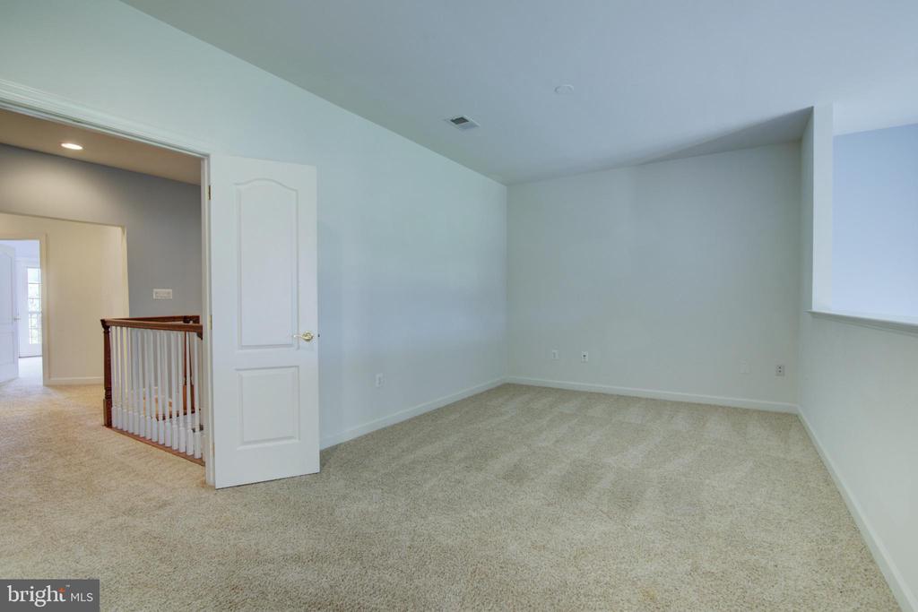 18383 EAGLE POINT SQUARE