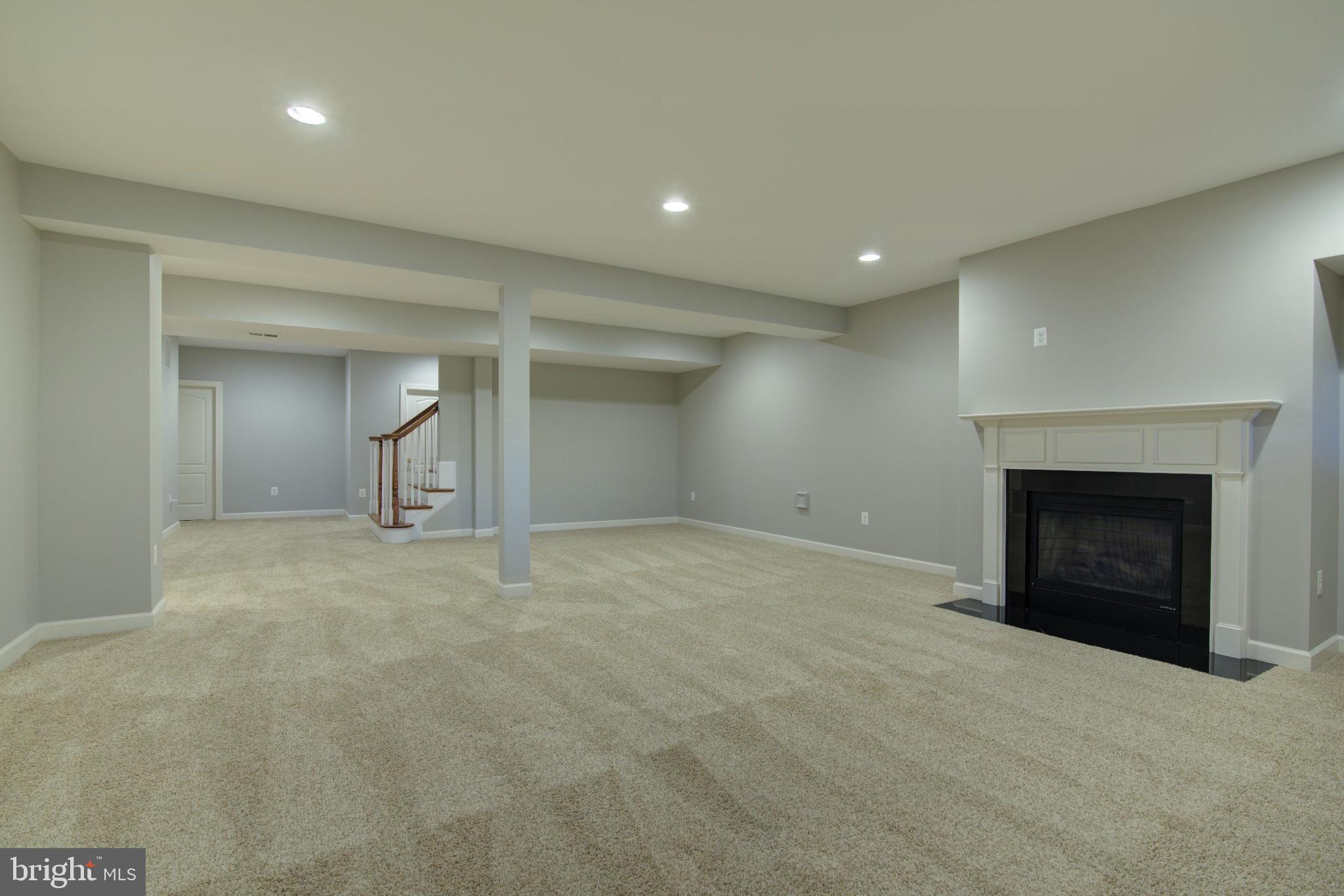 18383 EAGLE POINT SQUARE