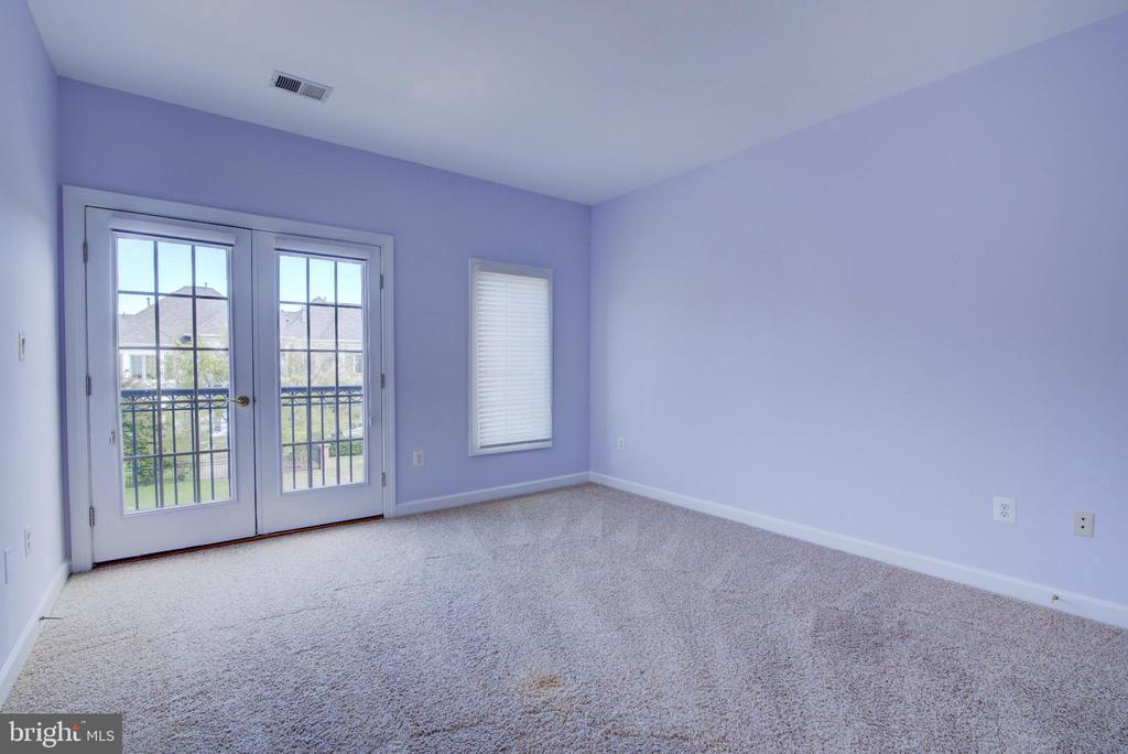18383 EAGLE POINT SQUARE