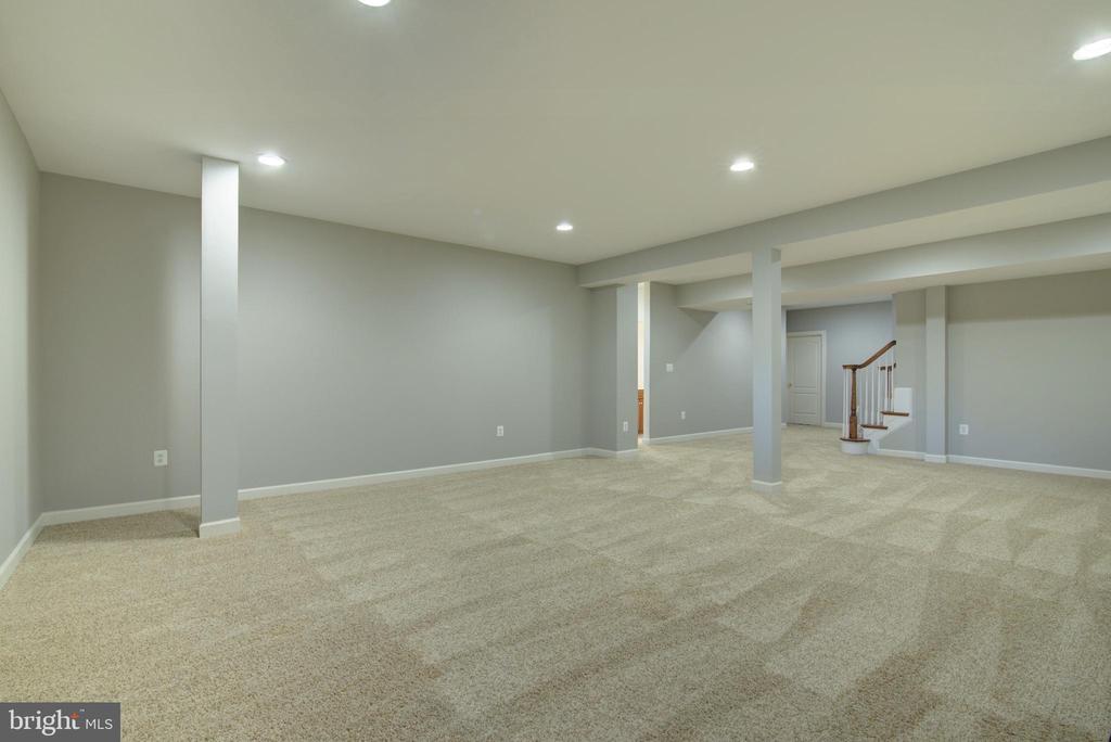 18383 EAGLE POINT SQUARE