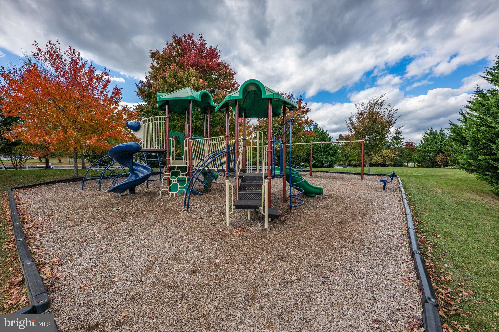 724 GODFREY COURT SE