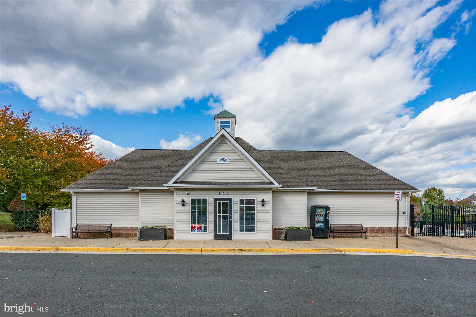 724 GODFREY COURT SE