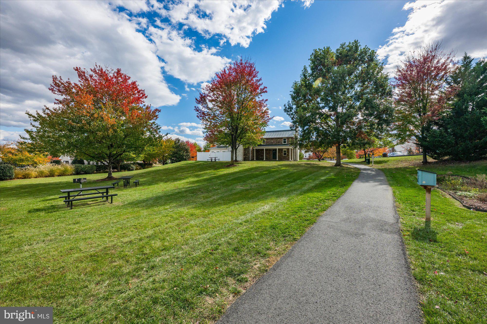 724 GODFREY COURT SE