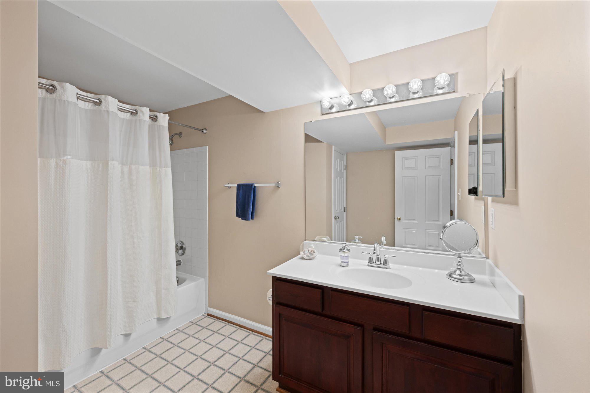 724 GODFREY COURT SE