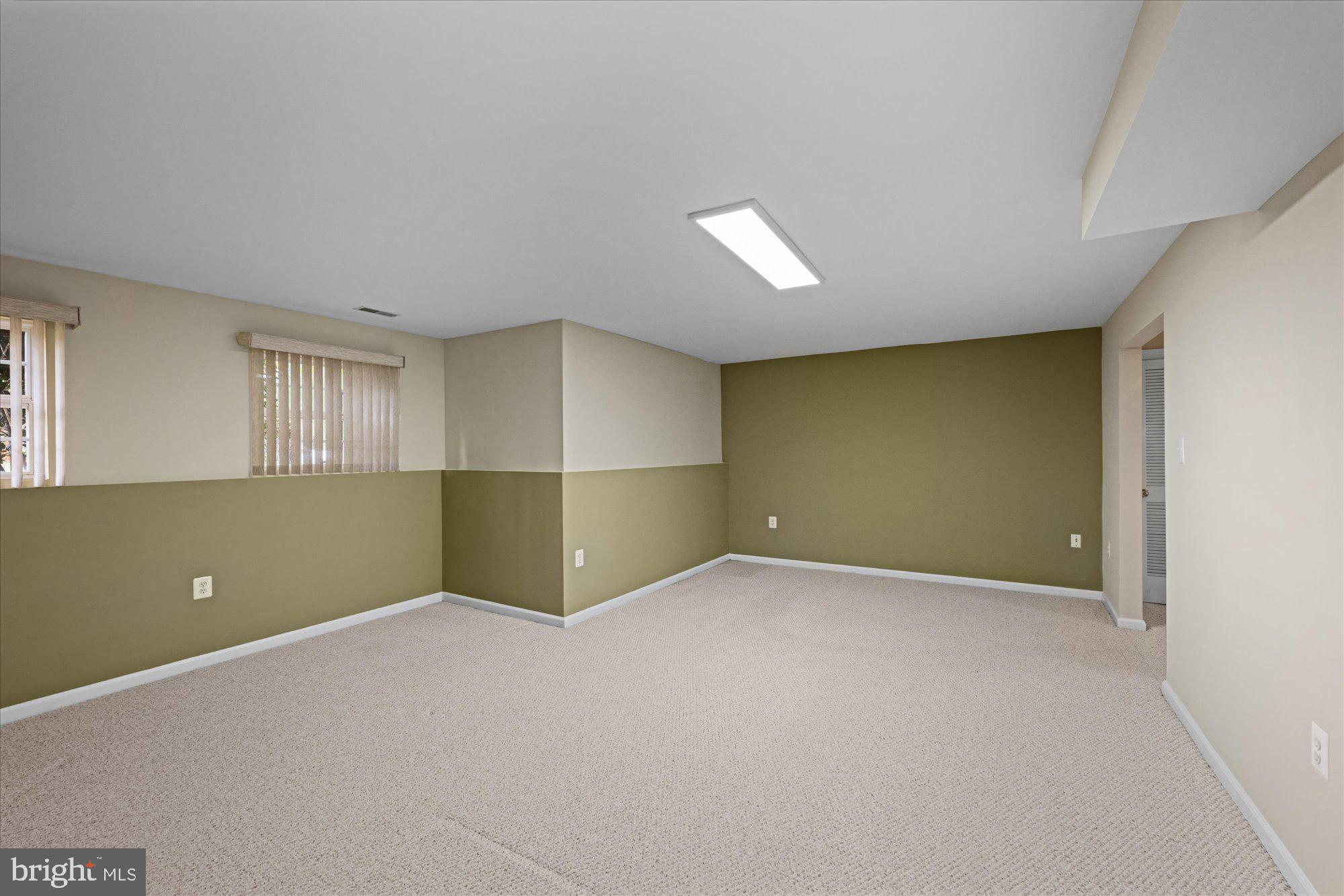 724 GODFREY COURT SE