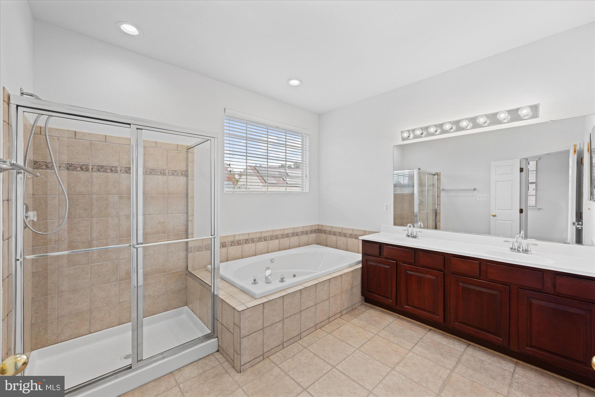 724 GODFREY COURT SE