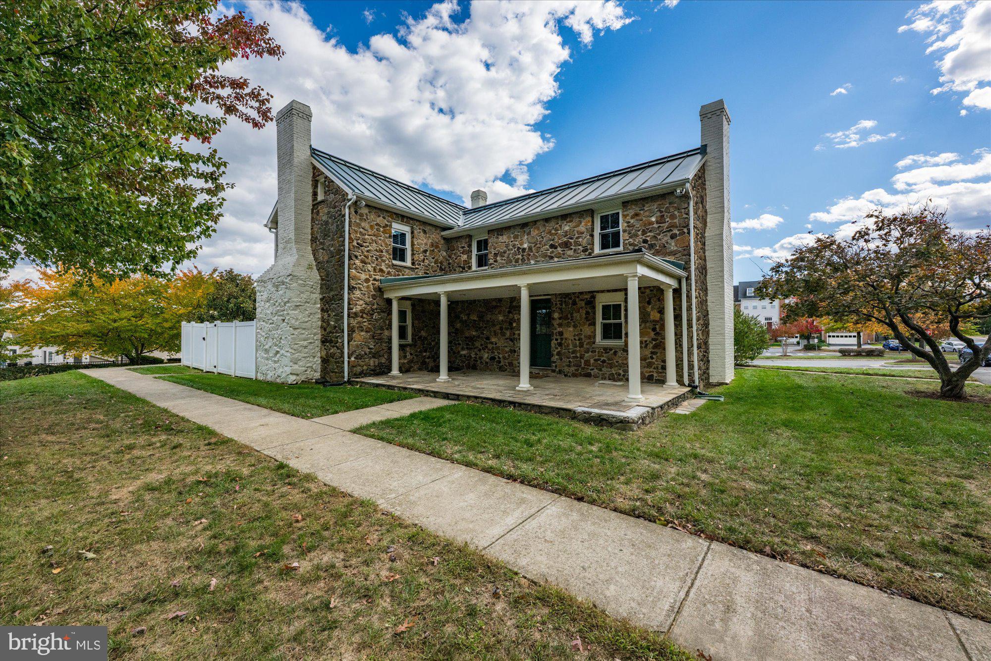 724 GODFREY COURT SE