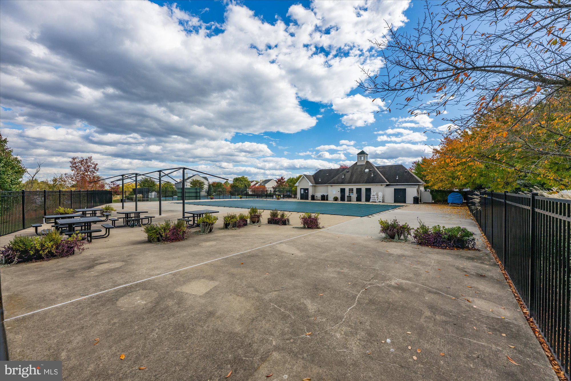 724 GODFREY COURT SE