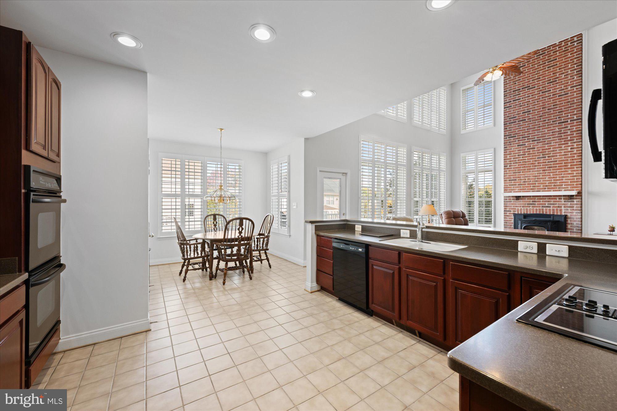 724 GODFREY COURT SE