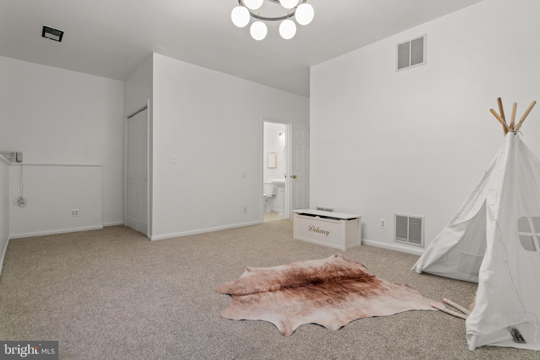 47593 SANDBANK SQUARE