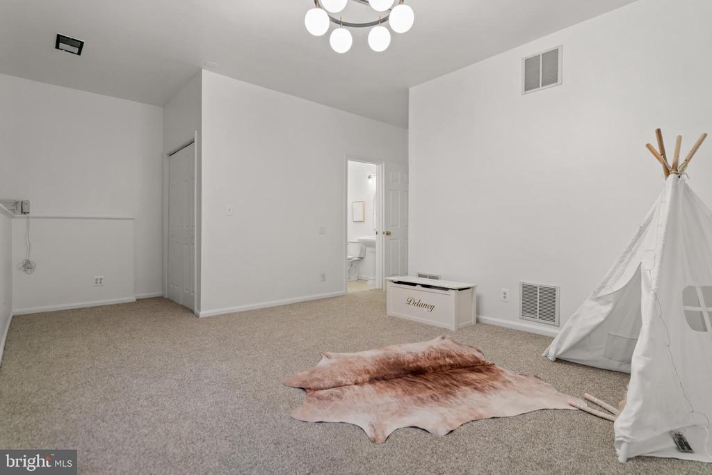 47593 SANDBANK SQUARE