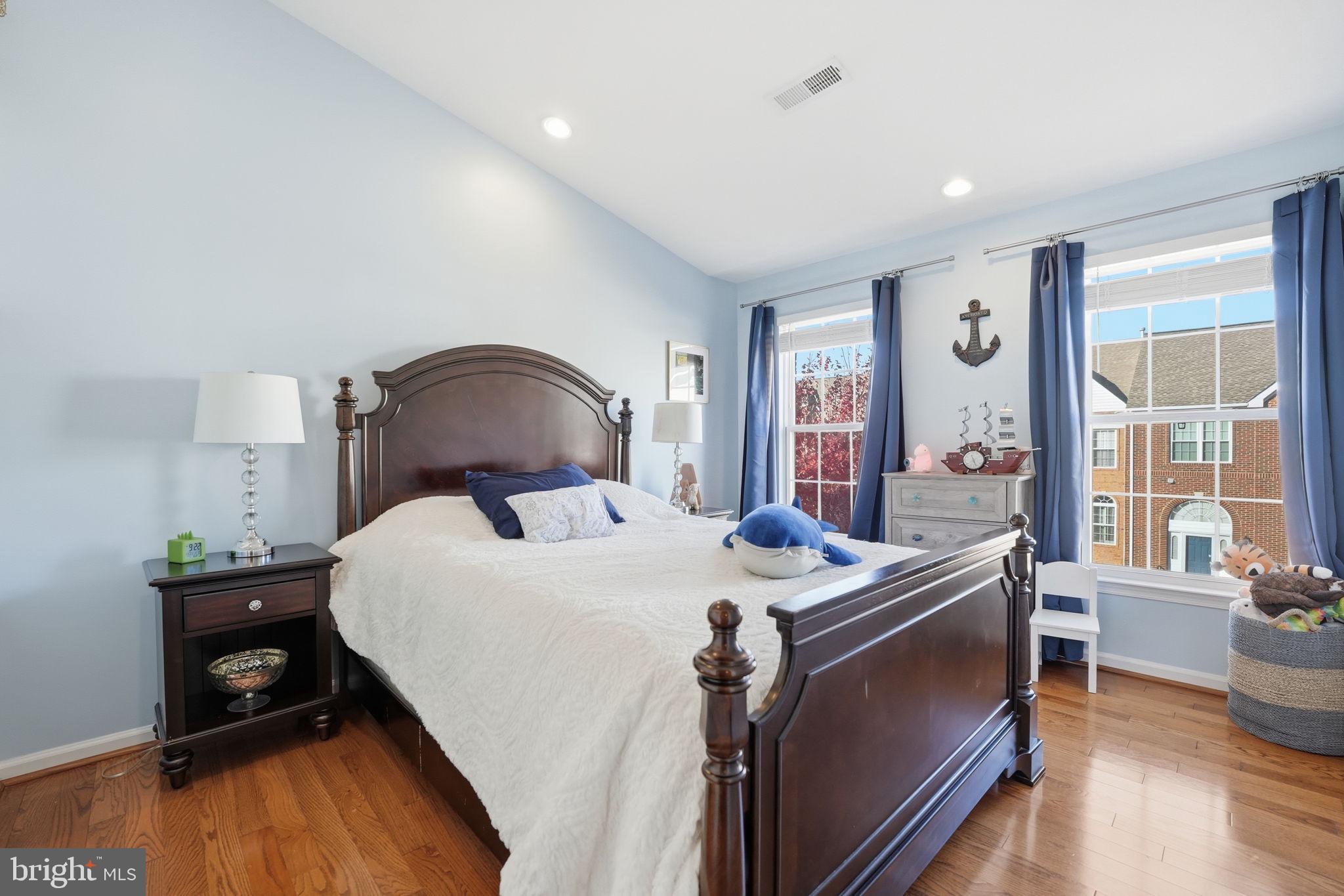 21480 TROWBRIDGE SQUARE