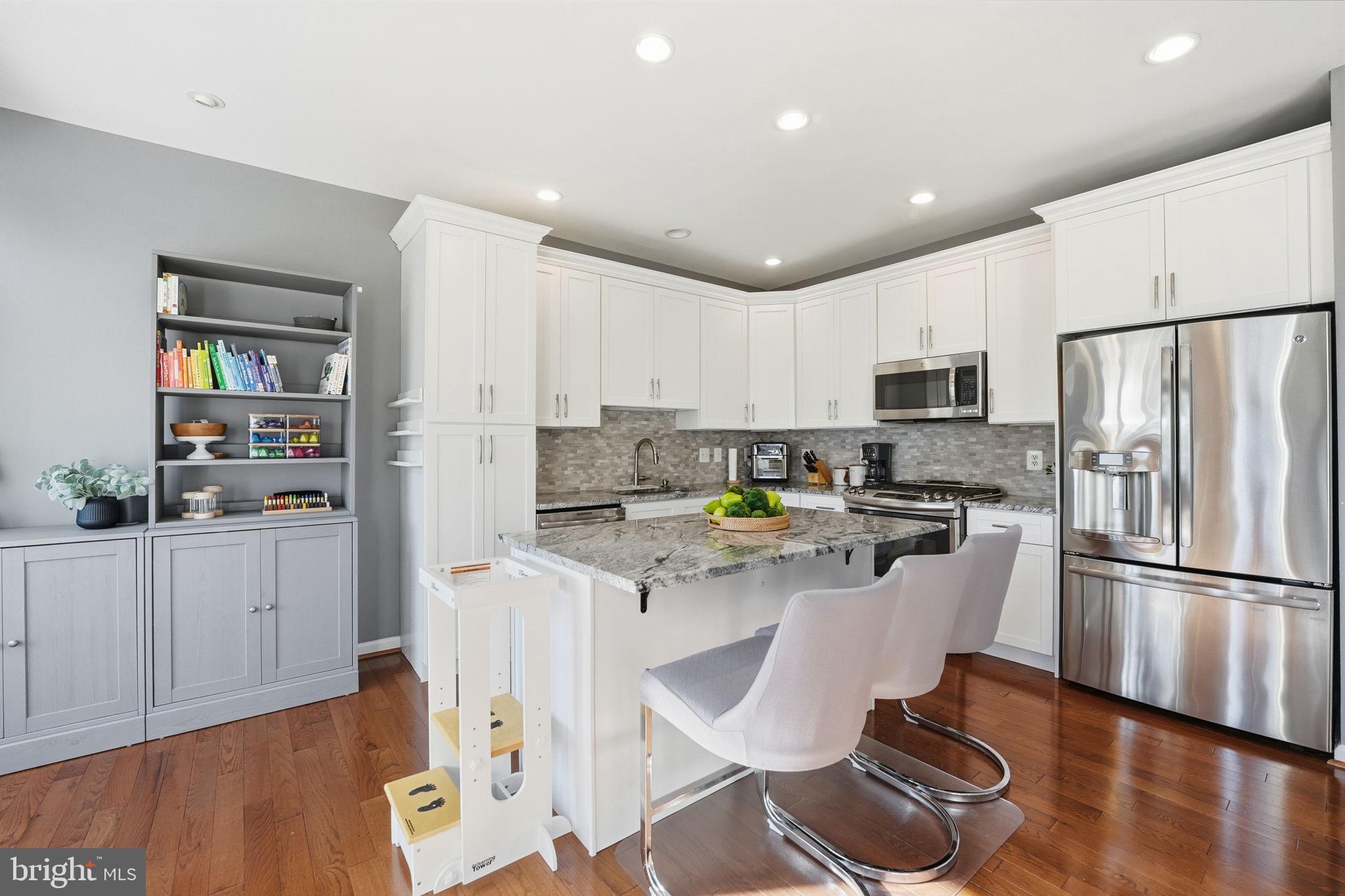 21480 TROWBRIDGE SQUARE