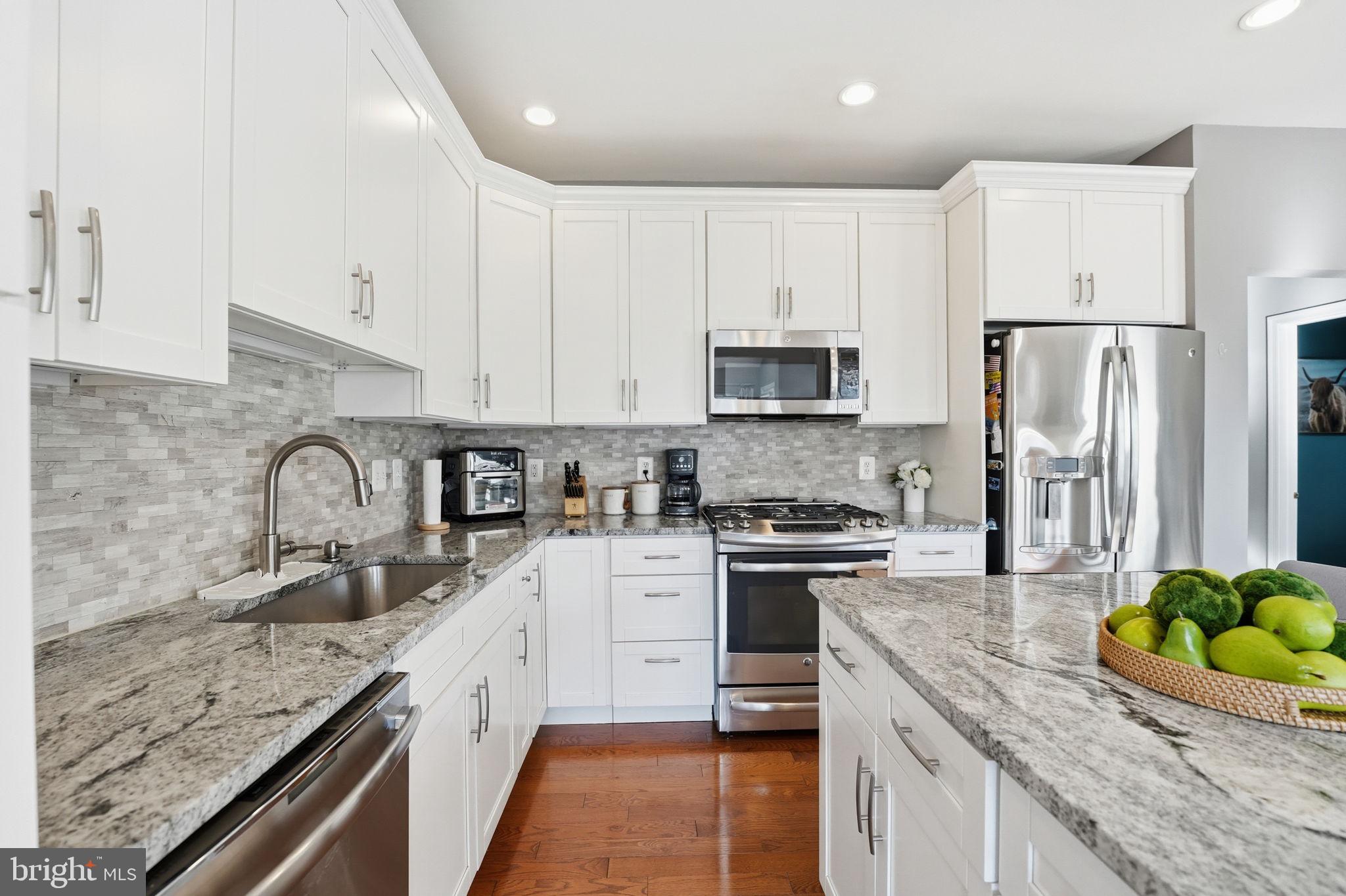 21480 TROWBRIDGE SQUARE