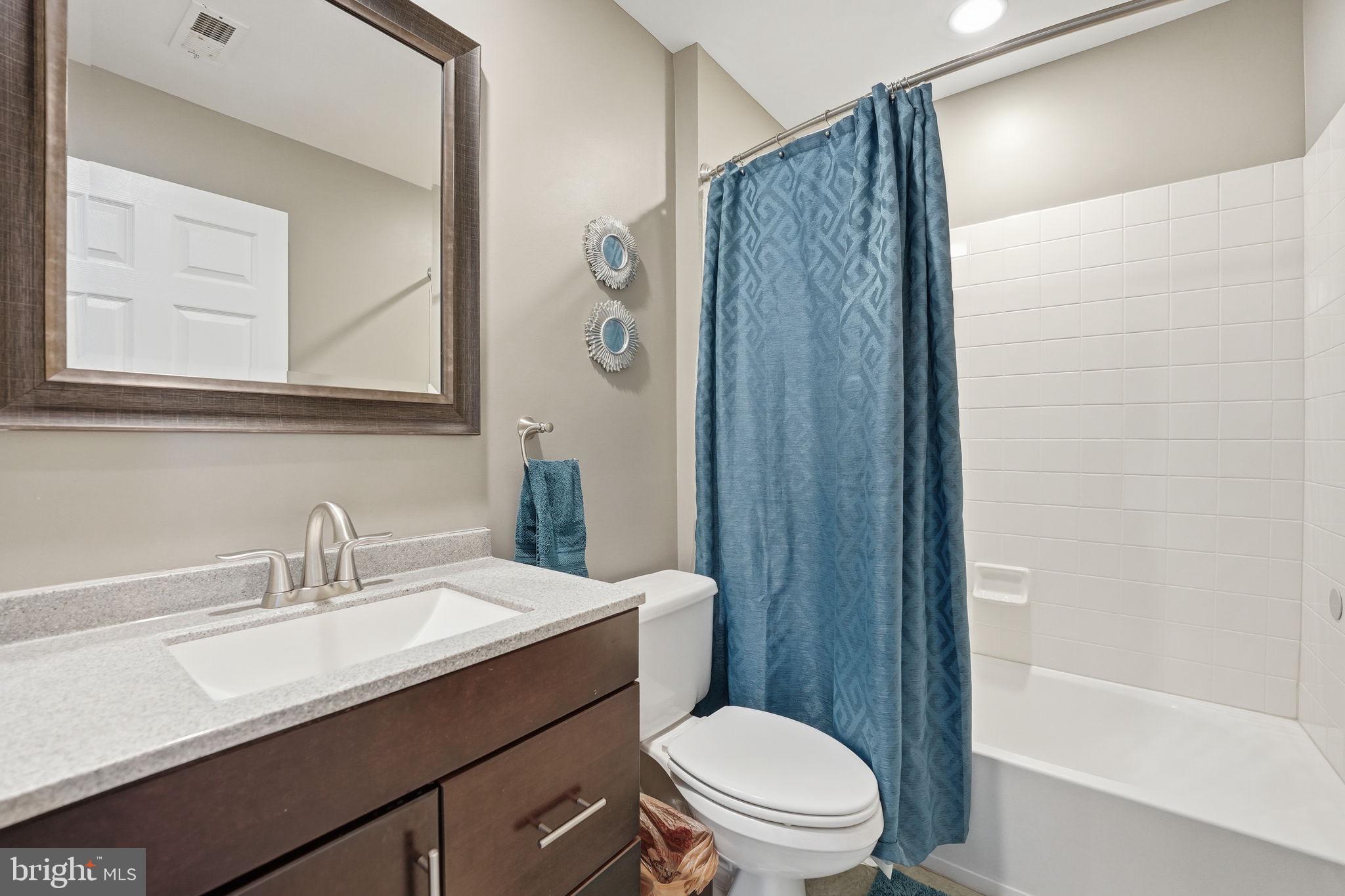 21480 TROWBRIDGE SQUARE